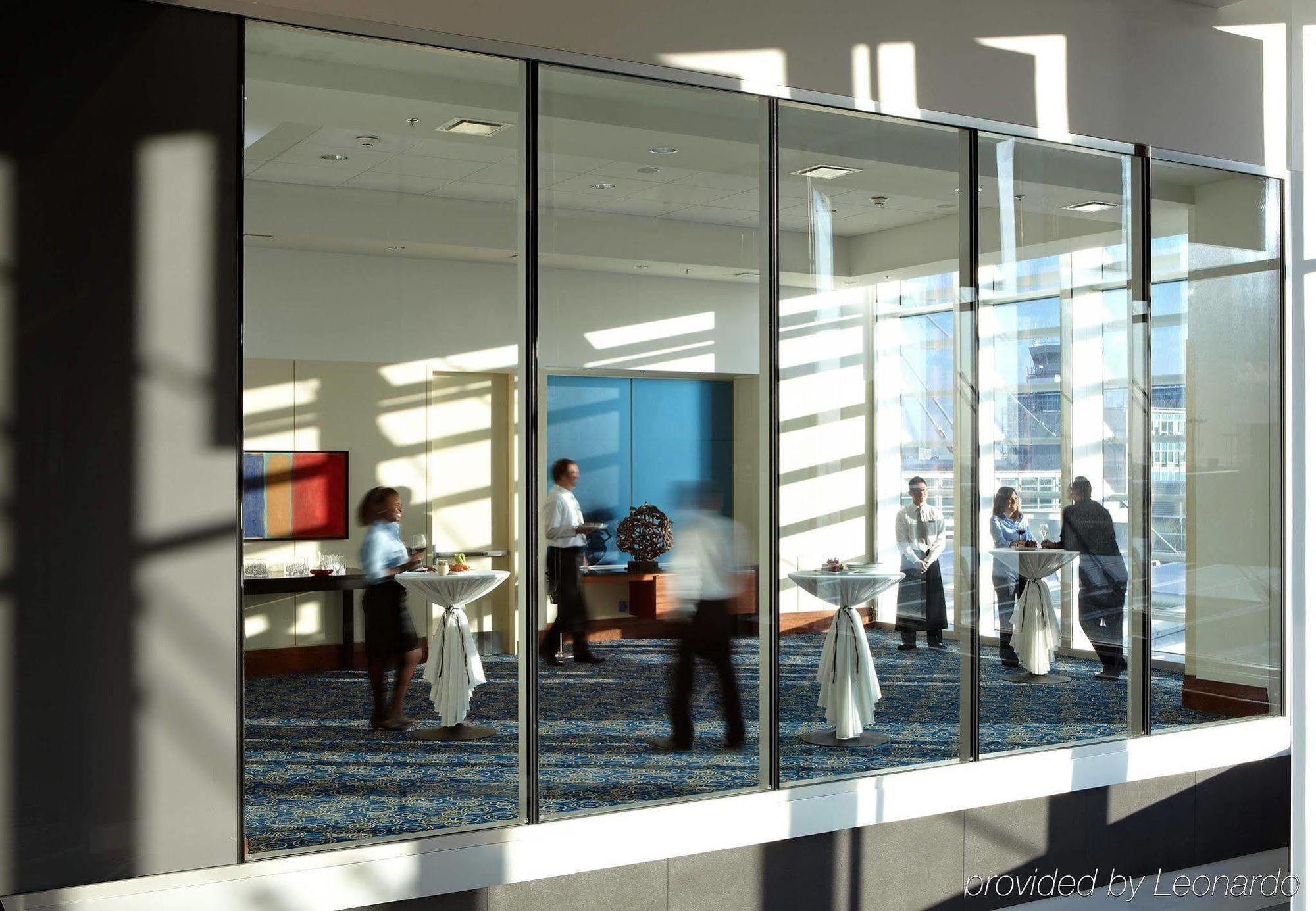 Marriott Montreal Airport In-Terminal Hotel Dorval Exterior photo